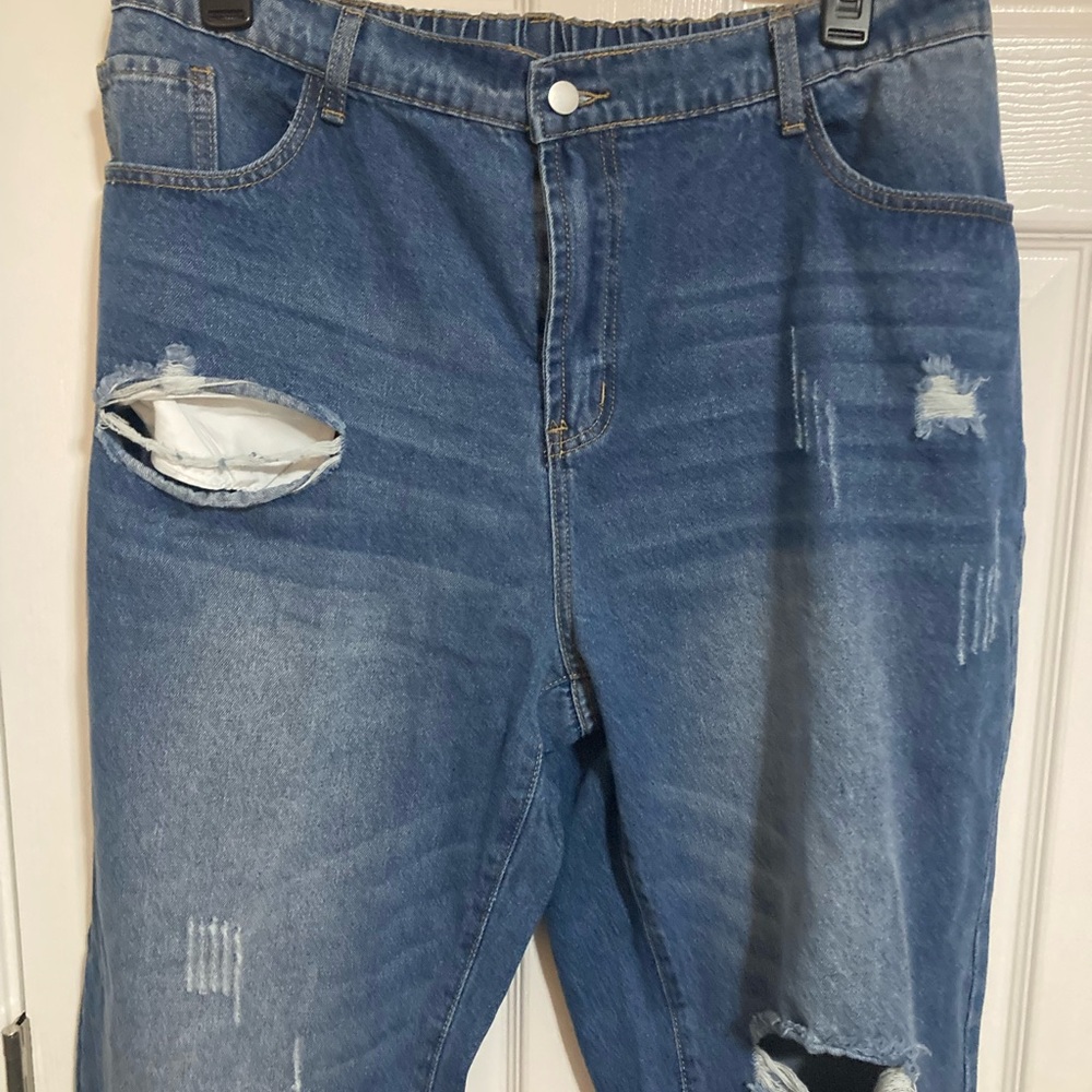 NWOT women’s distressed cuffed jeans 3 XL